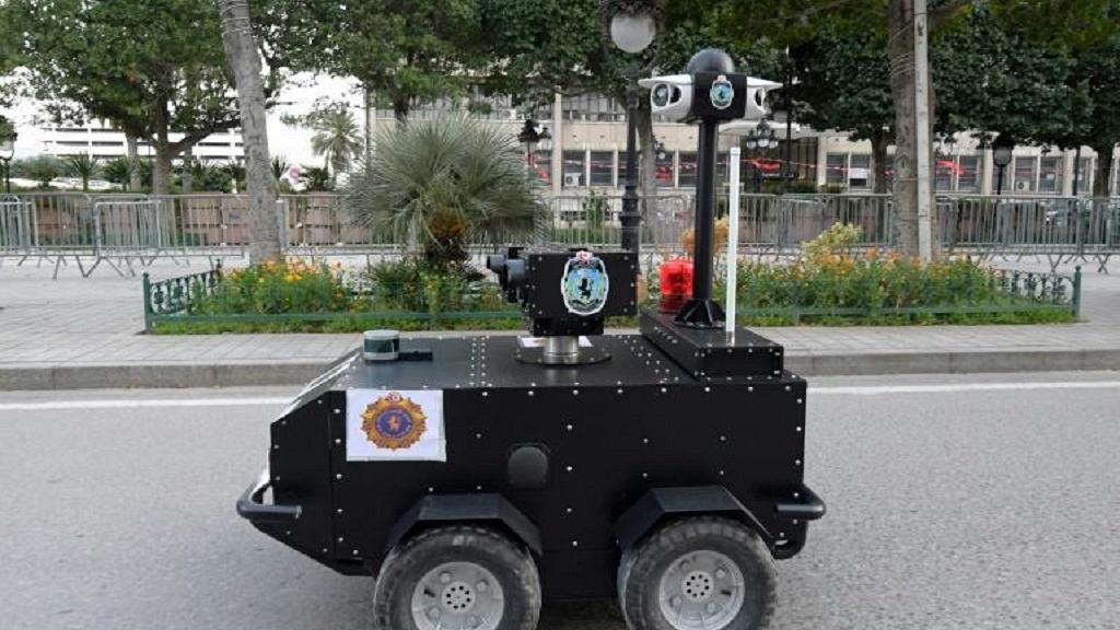 Covid-19 : La police tunisienne utilise un robot pour faire respecter le confinement