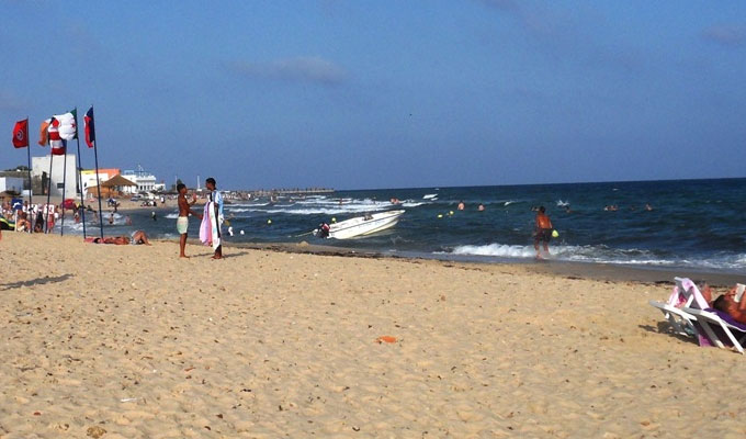 La Tunisie interdit la baignade dans 23 plages pour non-respect des standards mondiaux