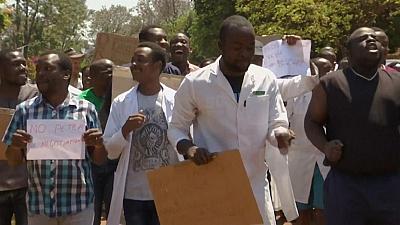 Zimbabwe : Arrestation à Harare d’une dizaine d’infirmiers en grève