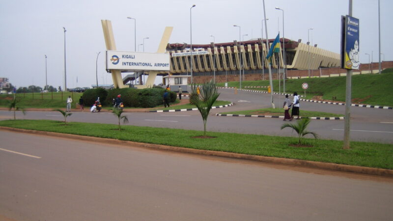 Les étrangers au Rwanda déboursent 100 dollars pour le certificat de test Covid-19