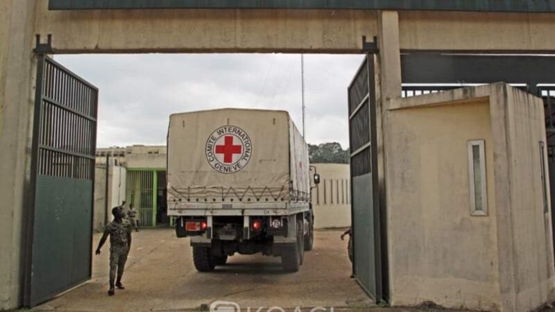 Côte d’Ivoire : le collectif des agents de santé des prisons lance une opération « bandeau rouge de protestation »