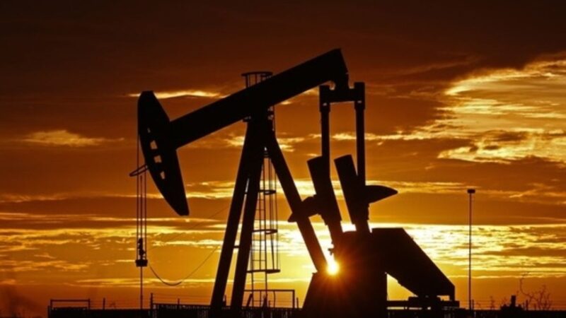 La baisse des stocks américains fait grimper les cours mondiaux du pétrole 