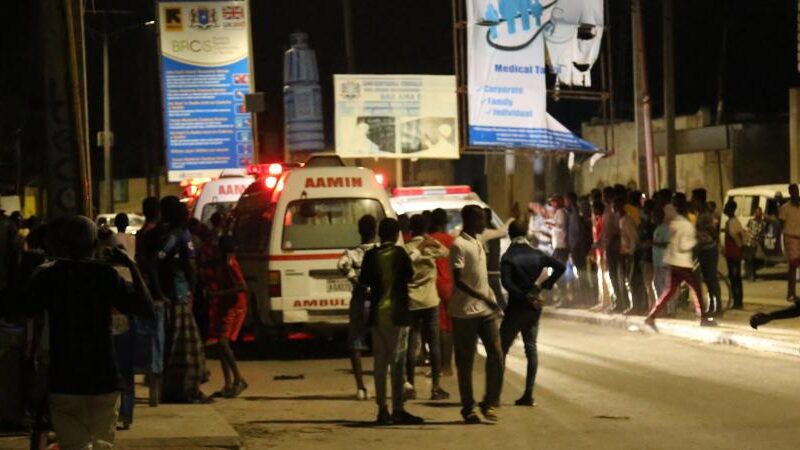 Les Shebab somaliens revendiquent l’attaque meurtrière contre un hôtel à Mogadiscio