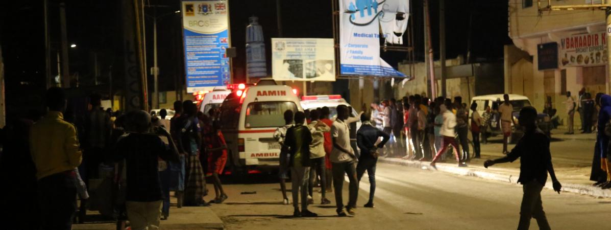 Les Shebab somaliens revendiquent l’attaque meurtrière contre un hôtel à Mogadiscio