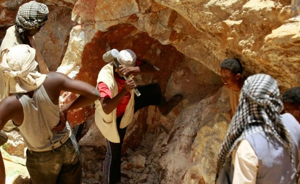 Les attaques contre les sites miniers burkinabè ont rapporté plus de 140 millions de $ aux terroristes