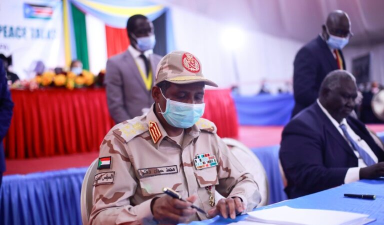 Le gouvernement soudanais et les groupes armés signent à Juba un accord de paix