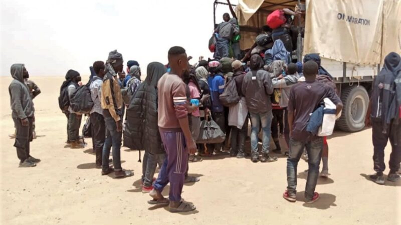 HRW accuse Alger d’avoir expulsé illégalement des milliers de migrants vers le Niger