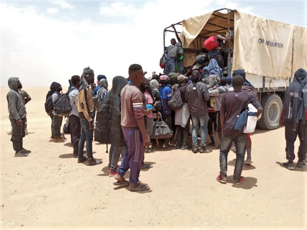 HRW accuse Alger d’avoir expulsé illégalement des milliers de migrants vers le Niger