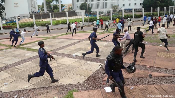 RDC : la marche initiée par l’opposant Martin Fayulu dispersée à  Kinshasa