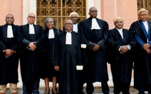 Les avocats camerounais dénoncent les mauvais traitements de la police