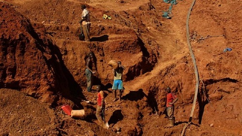 Une quarantaine de mineurs pris au piège dans l’effondrement d’une mine au Zimbabwe