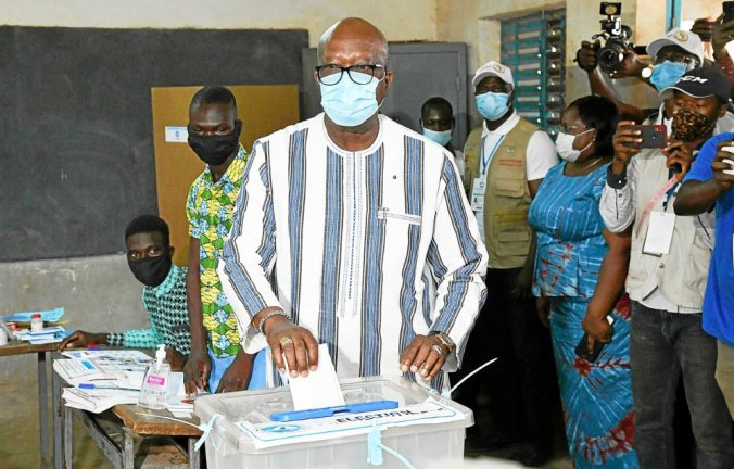 Burkina Faso : Kaboré réélu dès le 1er tour pour un second mandat