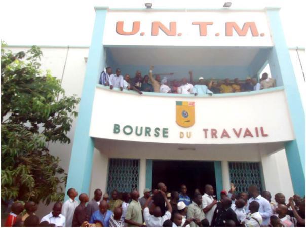 Une grève des travailleurs de tous les secteurs paralyse le Mali