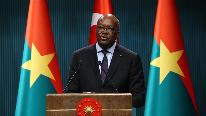 Burkina : Kaboré investi pour un second mandat