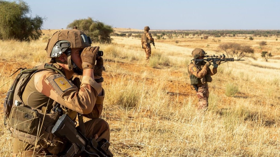 Paris veut réduire le nombre de militaires français déployés au Sahel