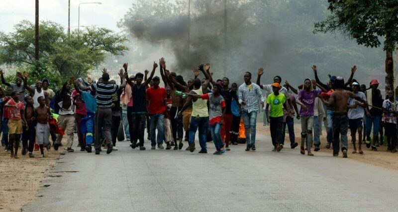 Violations des droits de l’homme : des responsables zimbabwéens de la sécurité dans le collimateur du Royaume-Uni