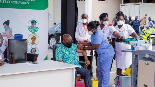Covid-19 : Le Ghana entame la vaccination à l’aide d’un premier lot de vaccins AstraZeneca financée par Covax
