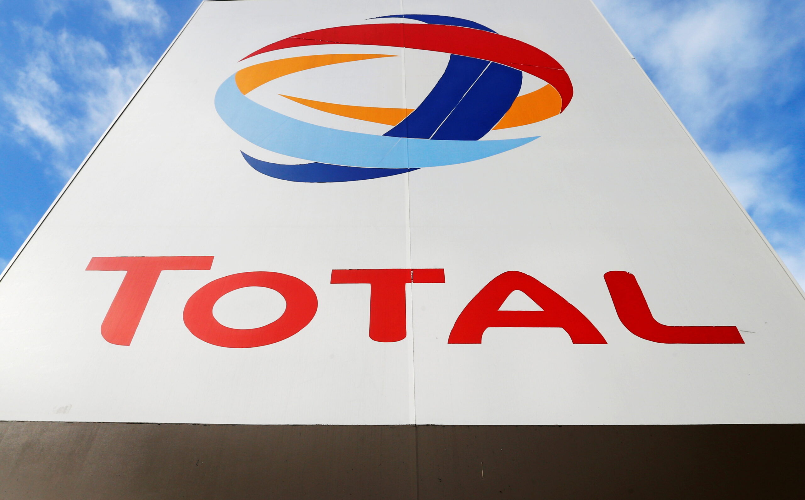Total suspend son projet gazier au Mozambique pour cas de «force majeure»