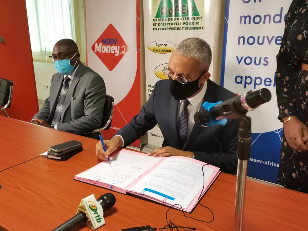 Moov Africa et Bénin-Taxi signent un accord de partenariat de six mois