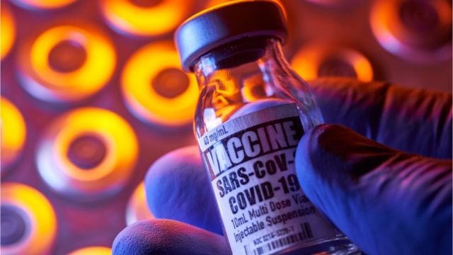 Covid-19: les firmes pharmaceutiques plaident pour le partage des doses du vaccin