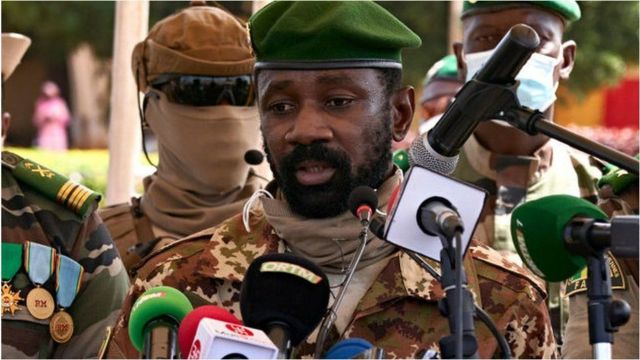 Mali : le colonel Assimi Goïta investit président de la transition