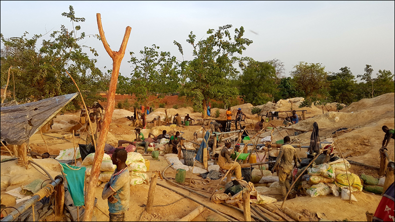 Burkina : les autorités ferment des sites d’orpaillage après l’attaque de Solhan