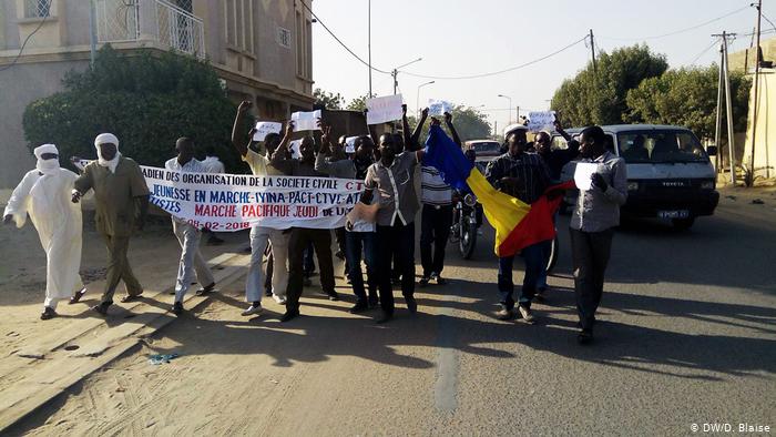 Des centaines de Tchadiens dénoncent à N’Djamena la confiscation du pouvoir par les militaires
