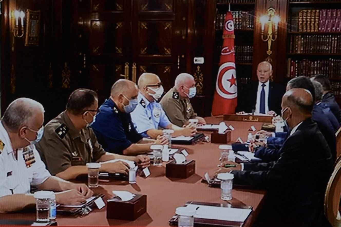Tunisie: Le président Saied gèle les travaux du Parlement et démet le chef du Gouvernement