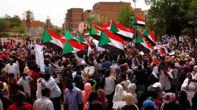 Des manifestants soudanais réclament le départ du gouvernement