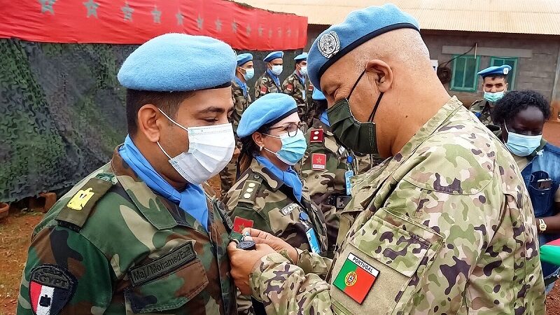 MINUSCA : Les casques bleus et observateurs militaires marocains décorés pour leur rôle dans la paix en RCA