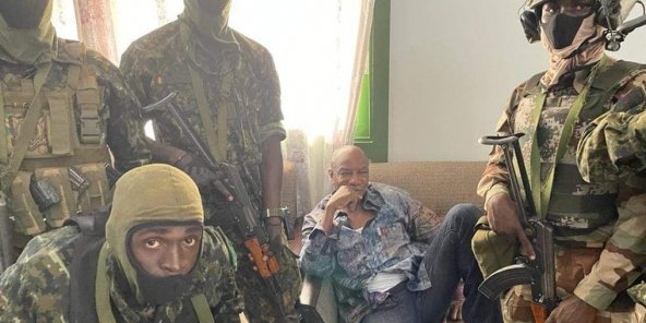 Coup d’Etat en Guinée : Le président Alpha Condé arrêté par le Groupement des forces spéciales