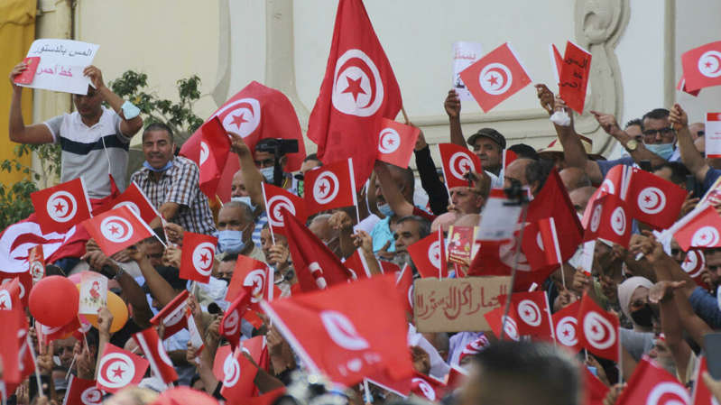 Tunisie: Des centaines de manifestants décrient «les mesures exceptionnelles» du Président Saied