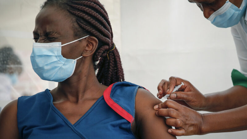 Covid-19 : L’OMS s’inquiète pour le faible taux de vaccination en Afrique