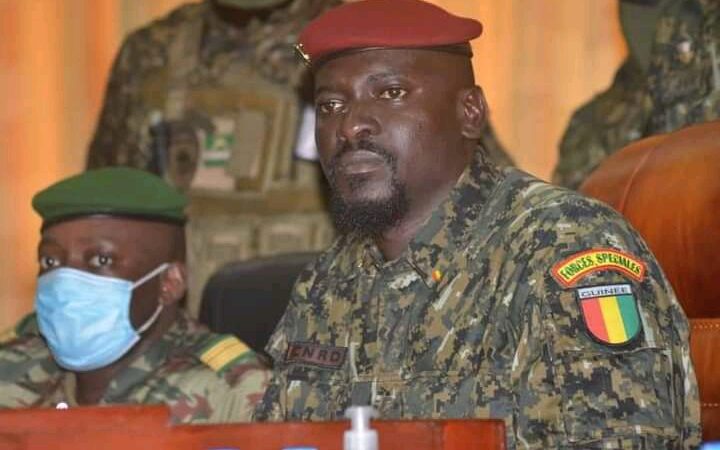 Guinée : Le colonel Doumbouya prête serment en tant que président de la Transition
