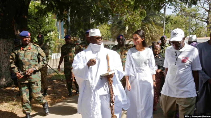 Le président gambien Adama Barrow officiellement candidat pour un second mandat