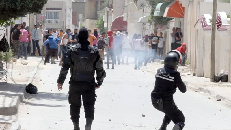 Tunisie: Nouveaux accrochages entre manifestants et policiers