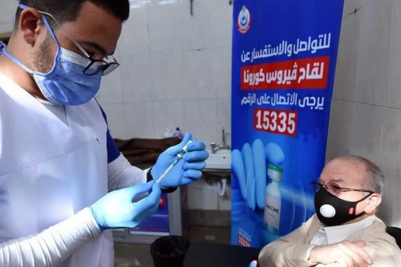 Covid-19: L’Egypte interdit l’accès de fonctionnaires non-vaccinés aux administrations