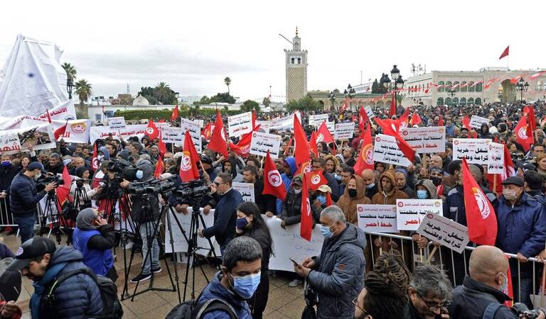 Tunisie: Le président Saied limoge les consuls tunisiens à Paris et Milan