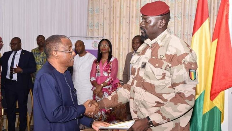 Le Premier ministre guinéen présente au président  Doumbouya, la feuille de route de son gouvernement