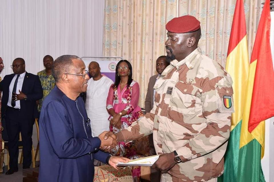 Le Premier ministre guinéen présente au président  Doumbouya, la feuille de route de son gouvernement