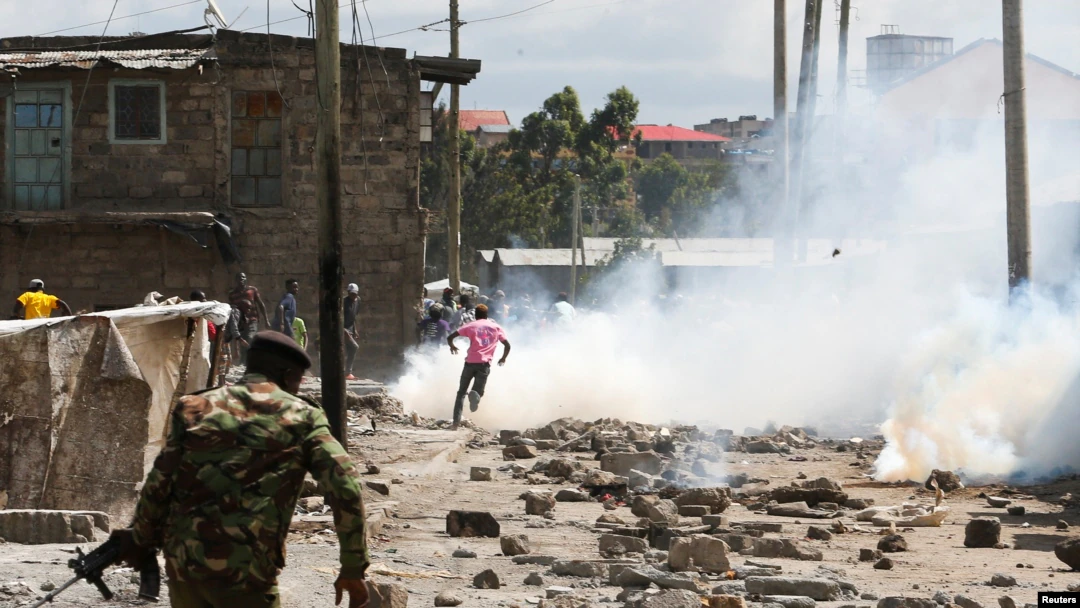 Au moins 10 morts dans l’explosion d’un bus sur une mine au nord-ouest du Kenya