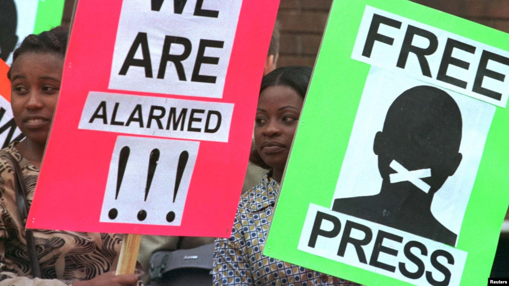 Zimbabwe: Le correspondant du ‘New York Times’ dément avoir aidé à obtenir de fausses accréditations