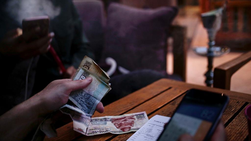 Economie : La livre égyptienne lâche près de 17% face au dollar, une première depuis 2 ans