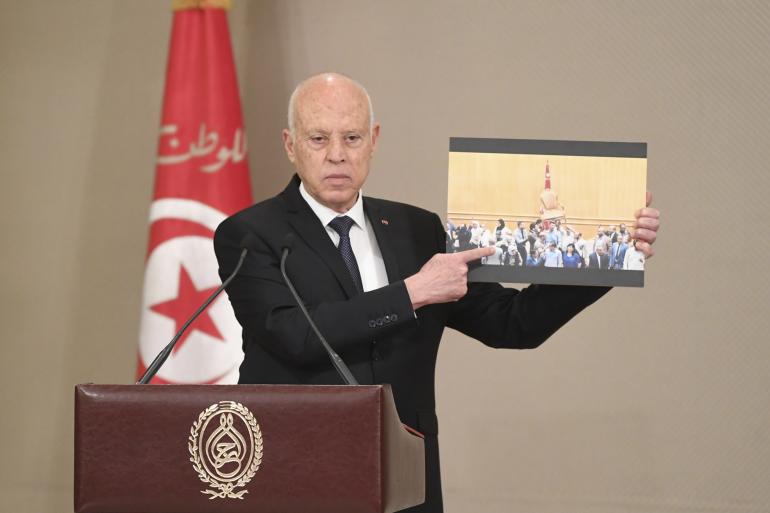 Tunisie : Nouveau bras de fer entre le président Saied et le Parlement suspendu