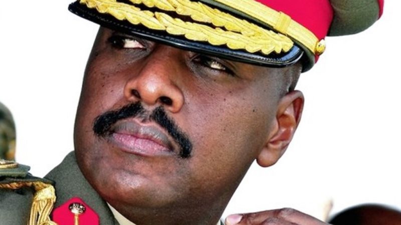 Ouganda : Le commandant de l’armée de terre et fils aîné du président Museveni annonce sa retraite 