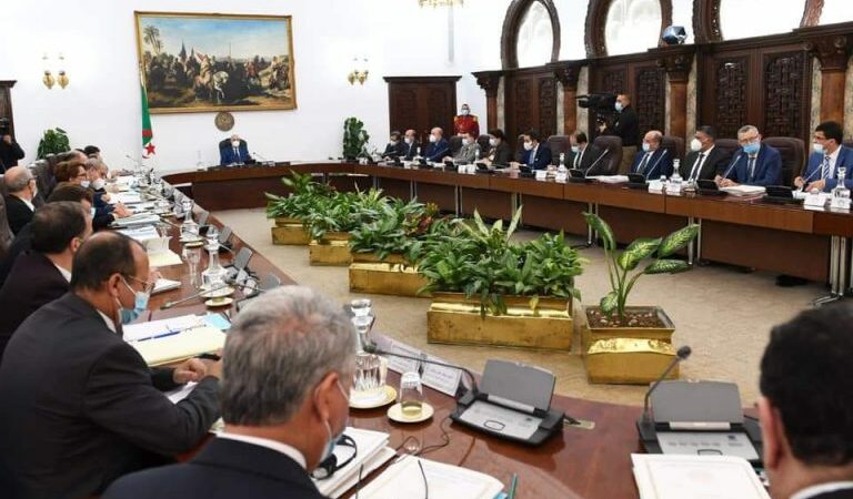 Le gouvernement algérien décide de finaliser le processus d’ouverture d’agences bancaires à l’étranger avant fin 2022
