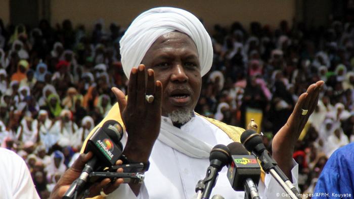 Mali: L’imam Dicko critique «l’arrogance» de la junte au pouvoir  