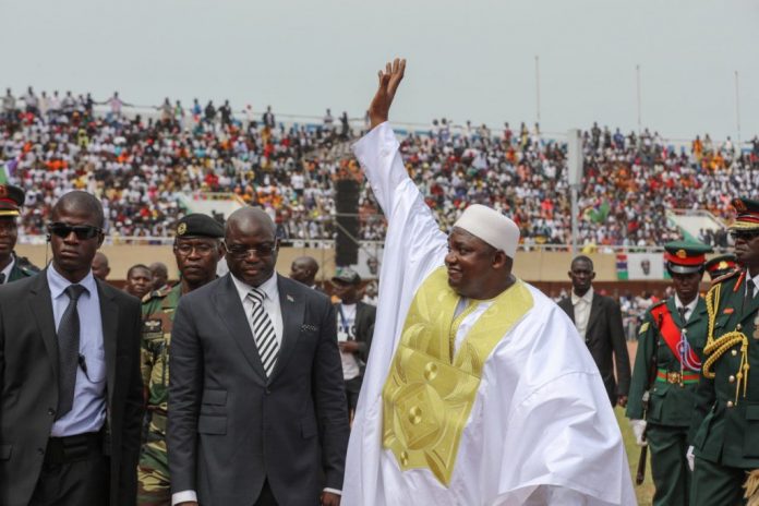 Gambie: Suspension de fonctionnaires accusés de crimes sous Yahya Jammeh