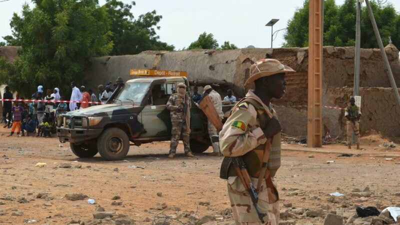 Au moins 15 soldats et 3 civils tués dans des attaques terroristes coordonnées au Mali