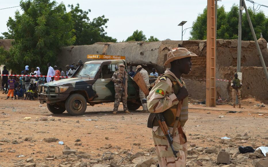 Au moins 15 soldats et 3 civils tués dans des attaques terroristes coordonnées au Mali